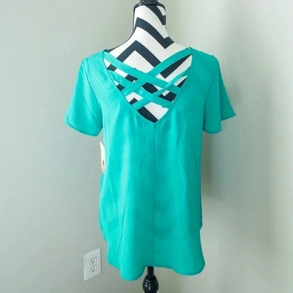 NEW Lily White Green Short Sleeve Top Med - Picture 2 of 3